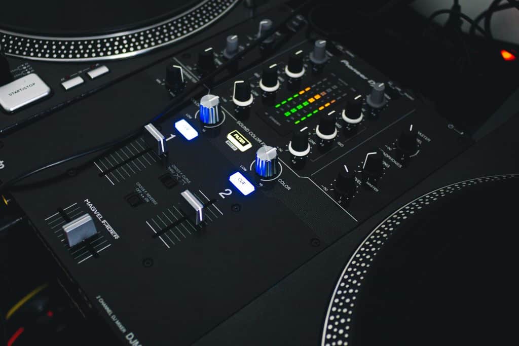 Top 15 DJ Tips: Fine-Tune Your Track Selection