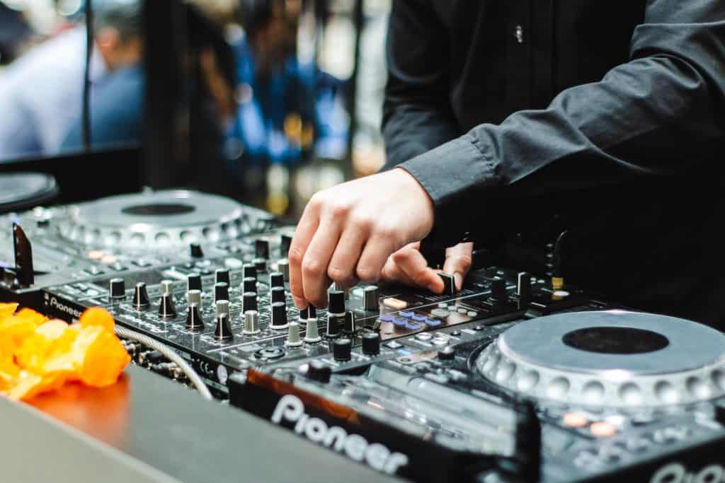 Best DJ Songs: Playlist Sequencing