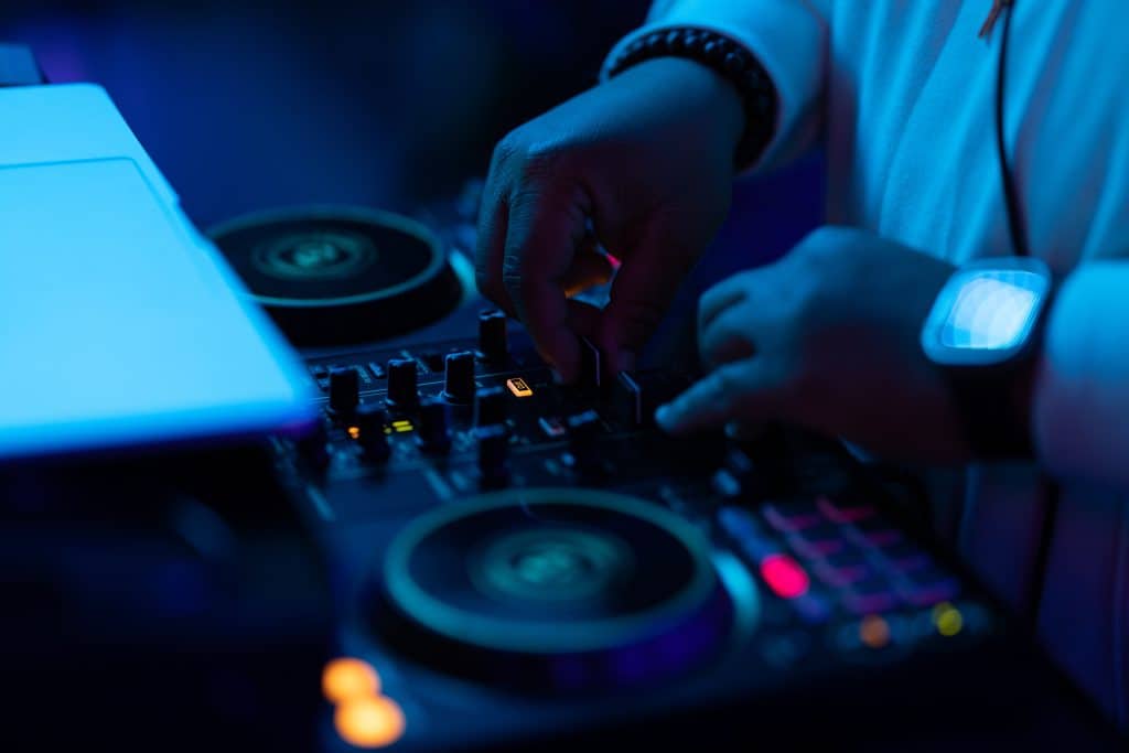 Digital DJ Pool vs DJ Leakz: Features Overview